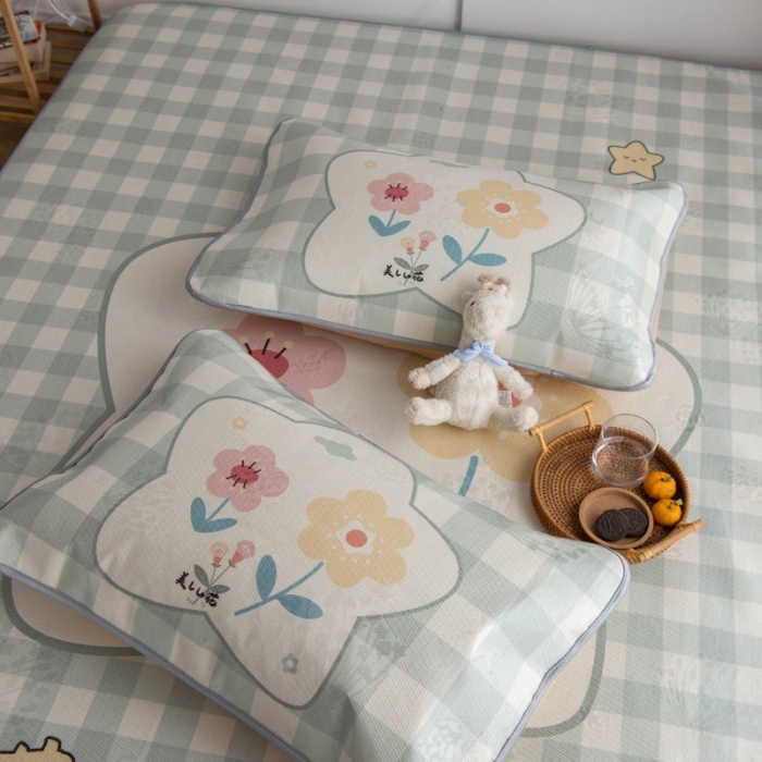 91家纺网 家纺一手货源 找家纺 同田家纺 网供2020新款数码大版印花卡通二次元冰丝三明治凉席 格子花