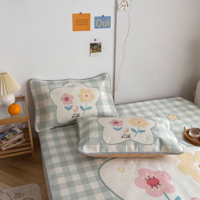 91家纺网 家纺一手货源 找家纺 同田家纺 网供2020新款数码大版印花卡通二次元冰丝三明治凉席 格子花