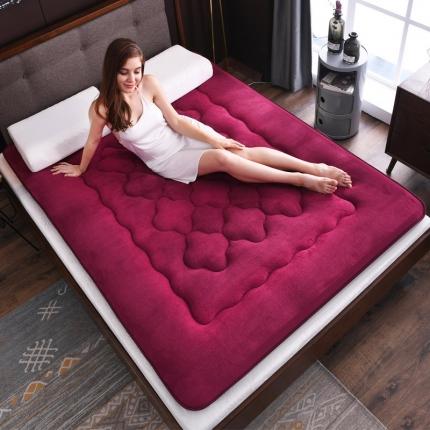 91家纺网 家纺一手货源 找家纺 美真2020新款法莱绒珊瑚绒学生宿舍榻榻米床垫梅花款 酒红