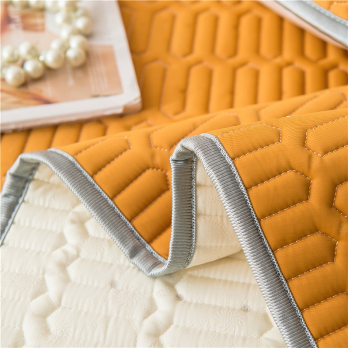 91家纺网 家纺一手货源 找家纺 威克凯丽 2021新款凉感丝纯色乳胶凉席 海纳姜黄