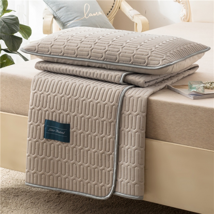 91家纺网 家纺一手货源 找家纺 威克凯丽 2021新款凉感丝纯色乳胶凉席 海纳浅灰