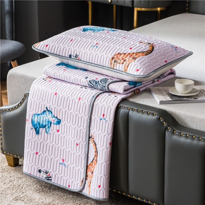 91家纺网 家纺一手货源 找家纺 威克凯丽 2021新款凉感丝印花乳胶凉席 宠乐园