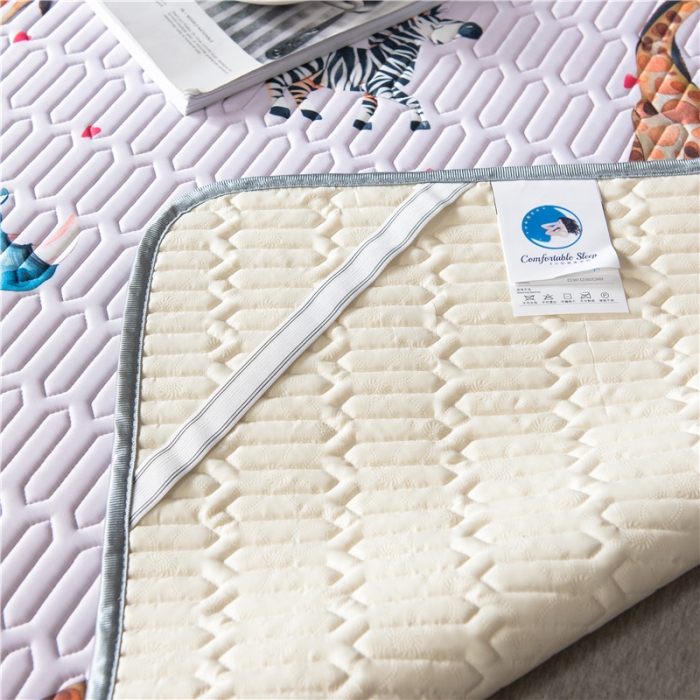 91家纺网 家纺一手货源 找家纺 威克凯丽 2021新款凉感丝印花乳胶凉席 宠乐园