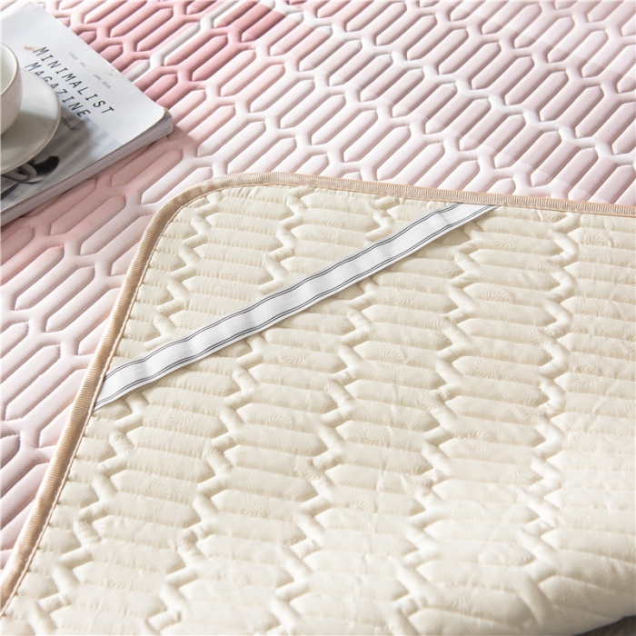 91家纺网 家纺一手货源 找家纺 威克凯丽 2021新款凉感丝印花乳胶凉席 粉大格