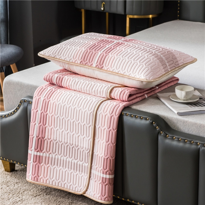 91家纺网 家纺一手货源 找家纺 威克凯丽 2021新款凉感丝印花乳胶凉席 粉大格