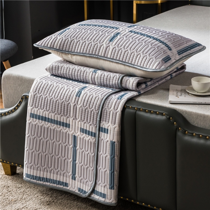 91家纺网 家纺一手货源 找家纺 威克凯丽 2021新款凉感丝印花乳胶凉席 格子-蓝灰