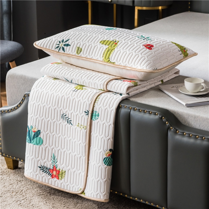 91家纺网 家纺一手货源 找家纺 威克凯丽 2021新款凉感丝印花乳胶凉席 绿恐龙