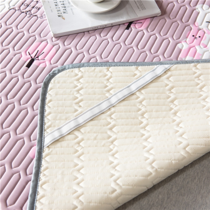 91家纺网 家纺一手货源 找家纺 威克凯丽 2021新款凉感丝印花乳胶凉席 微笑熊-粉