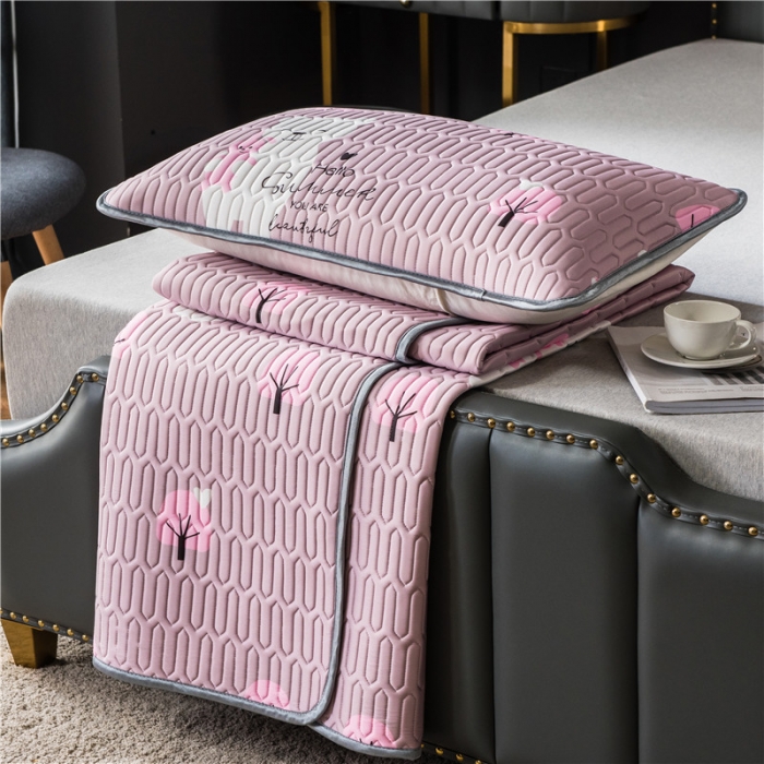 91家纺网 家纺一手货源 找家纺 威克凯丽 2021新款凉感丝印花乳胶凉席 微笑熊-粉