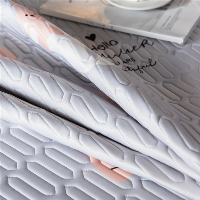 91家纺网 家纺一手货源 找家纺 威克凯丽 2021新款凉感丝印花乳胶凉席 微笑熊-灰