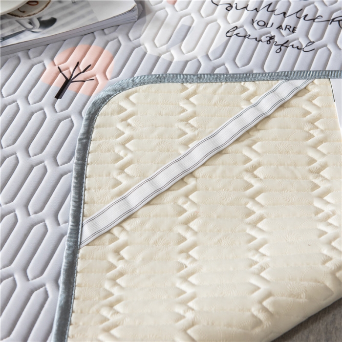 91家纺网 家纺一手货源 找家纺 威克凯丽 2021新款凉感丝印花乳胶凉席 微笑熊-灰