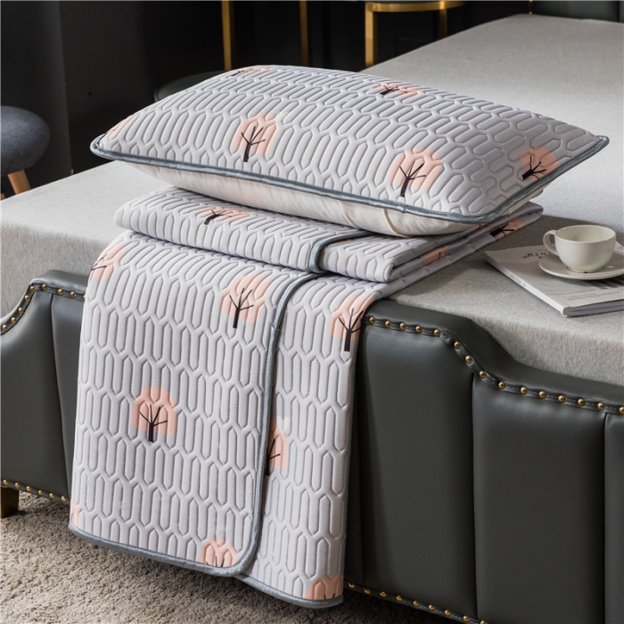 91家纺网 家纺一手货源 找家纺 威克凯丽 2021新款凉感丝印花乳胶凉席 微笑熊-灰