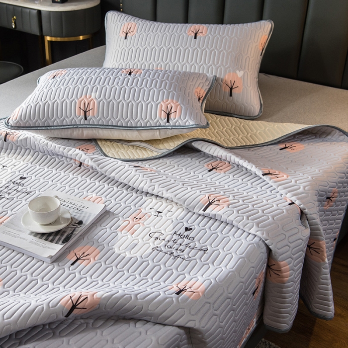 91家纺网 家纺一手货源 找家纺 威克凯丽 2021新款凉感丝印花乳胶凉席 微笑熊-灰