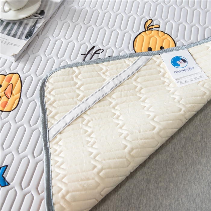 91家纺网 家纺一手货源 找家纺 威克凯丽 2021新款凉感丝印花乳胶凉席 小黄鸭-白