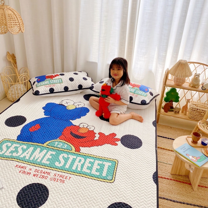 91家纺网 家纺一手货源 找家纺 萝莉家纺 数码印花水洗空调软席三件套（波点芝麻街 ）