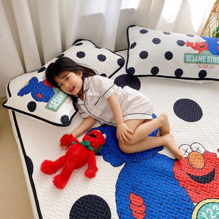 91家纺网 家纺一手货源 找家纺 萝莉家纺 数码印花水洗空调软席三件套（波点芝麻街 ）