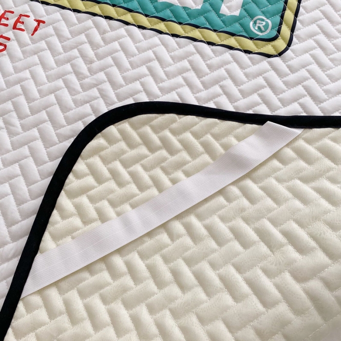 91家纺网 家纺一手货源 找家纺 萝莉家纺 数码印花水洗空调软席三件套（波点芝麻街 ）