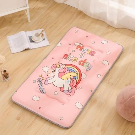 91家纺网 家纺一手货源 找家纺 嗨生活 水晶绒大版数码印花儿童床垫 独角兽