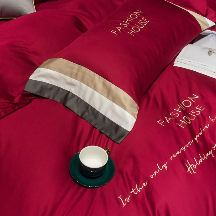 91家纺网 家纺一手货源 找家纺 爱缦 2020新款双面60S长绒棉绣花拼接款四件套 酒红