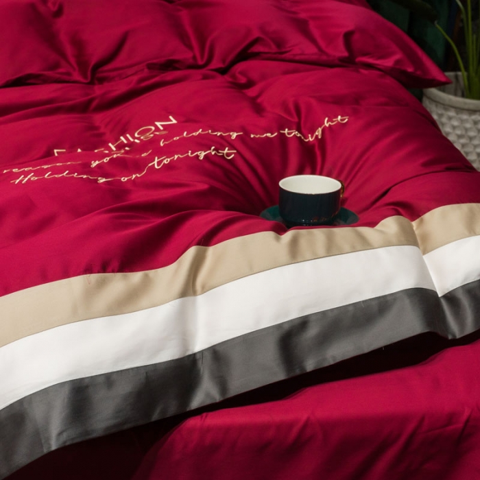 91家纺网 家纺一手货源 找家纺 爱缦 2020新款双面60S长绒棉绣花拼接款四件套 酒红