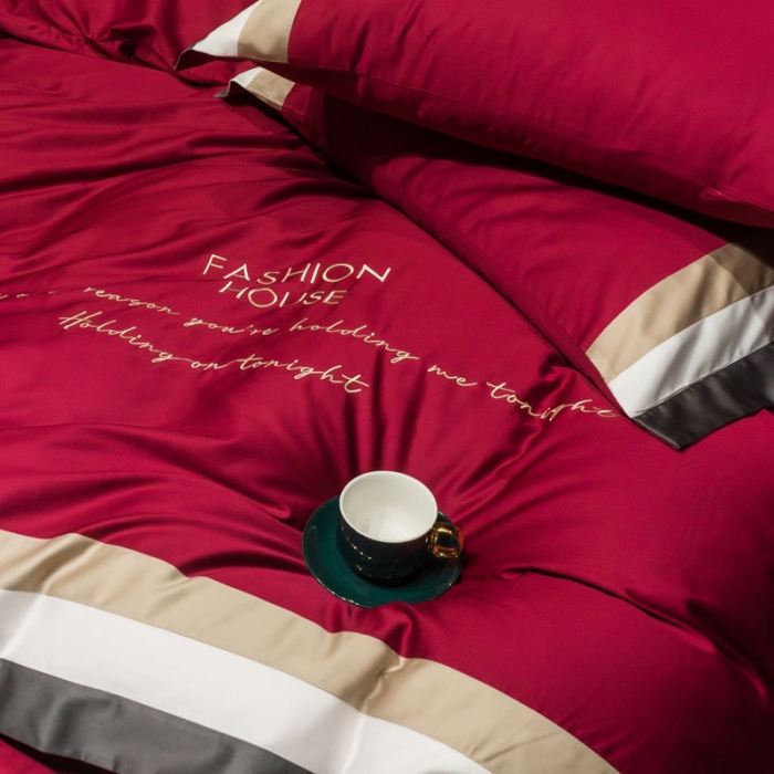 91家纺网 家纺一手货源 找家纺 爱缦 2020新款双面60S长绒棉绣花拼接款四件套 酒红