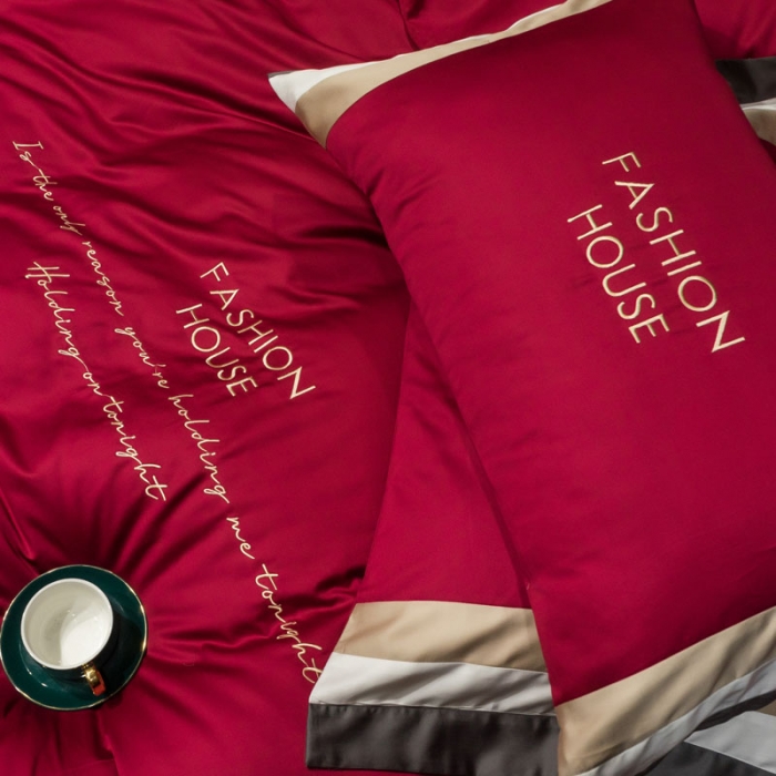 91家纺网 家纺一手货源 找家纺 爱缦 2020新款双面60S长绒棉绣花拼接款四件套 酒红