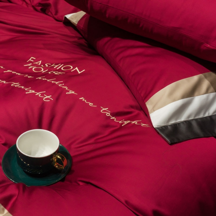 91家纺网 家纺一手货源 找家纺 爱缦 2020新款双面60S长绒棉绣花拼接款四件套 酒红