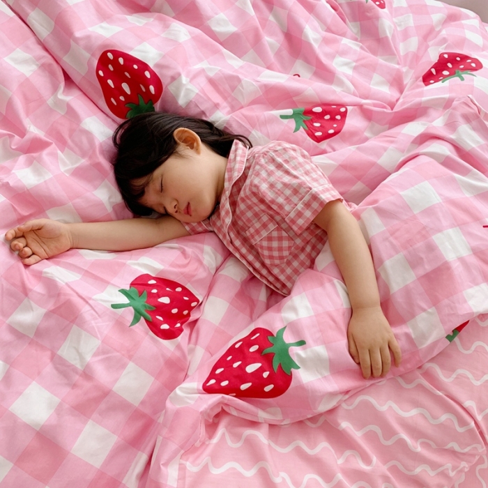 91家纺网 家纺一手货源 找家纺 顾里 2020新款ins网红全棉四件套 格子草莓