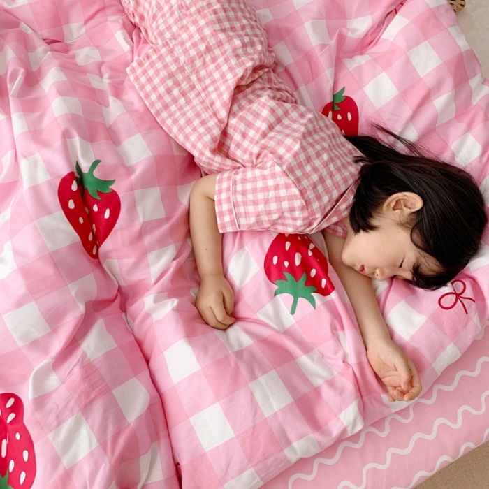 91家纺网 家纺一手货源 找家纺 顾里 2020新款ins网红全棉四件套 格子草莓