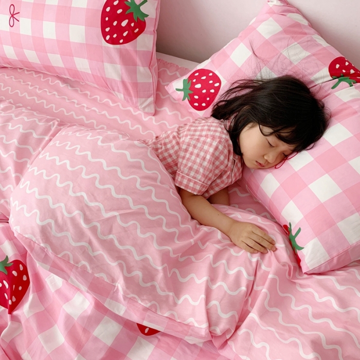 91家纺网 家纺一手货源 找家纺 顾里 2020新款ins网红全棉四件套 格子草莓