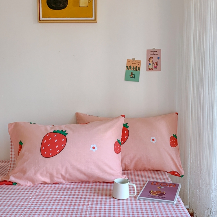 91家纺网 家纺一手货源 找家纺 星期八 2020新款13070全棉四件套亲子系列 小草莓