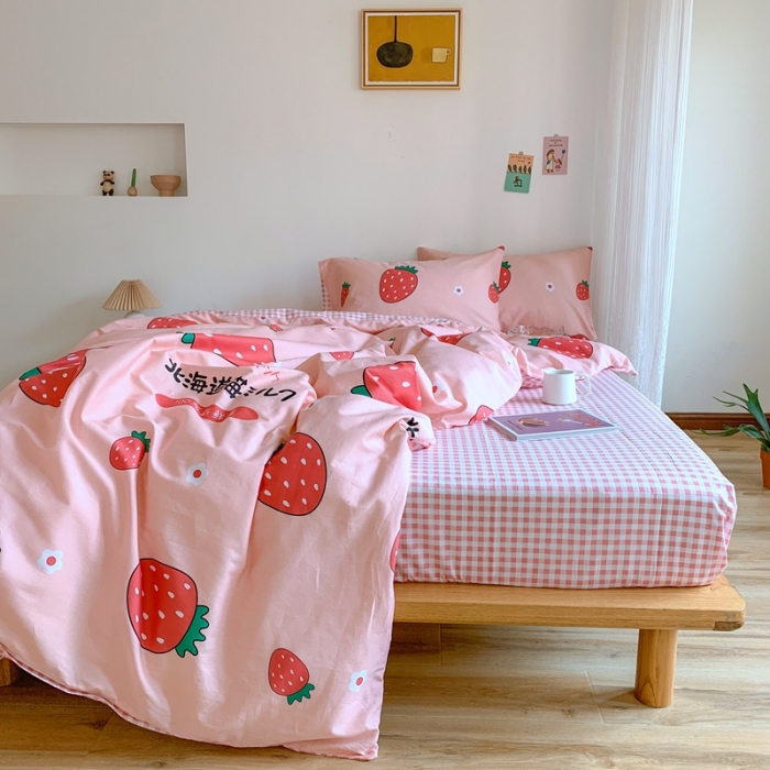 91家纺网 家纺一手货源 找家纺 星期八 2020新款13070全棉四件套亲子系列 小草莓