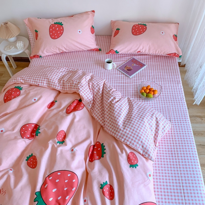 91家纺网 家纺一手货源 找家纺 星期八 2020新款13070全棉四件套亲子系列 小草莓