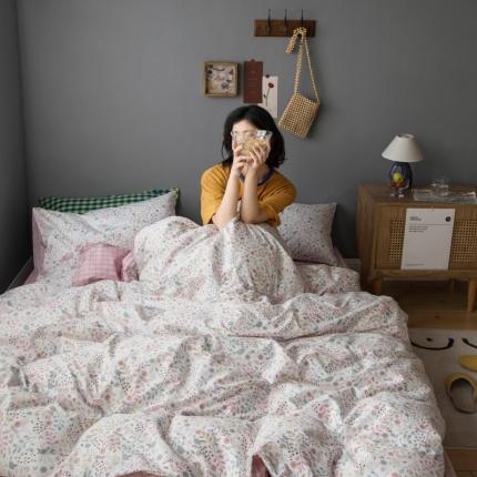 91家纺网 家纺一手货源 找家纺 希文 2020新款全棉13372印花四件套“森”系 爱情鸟粉