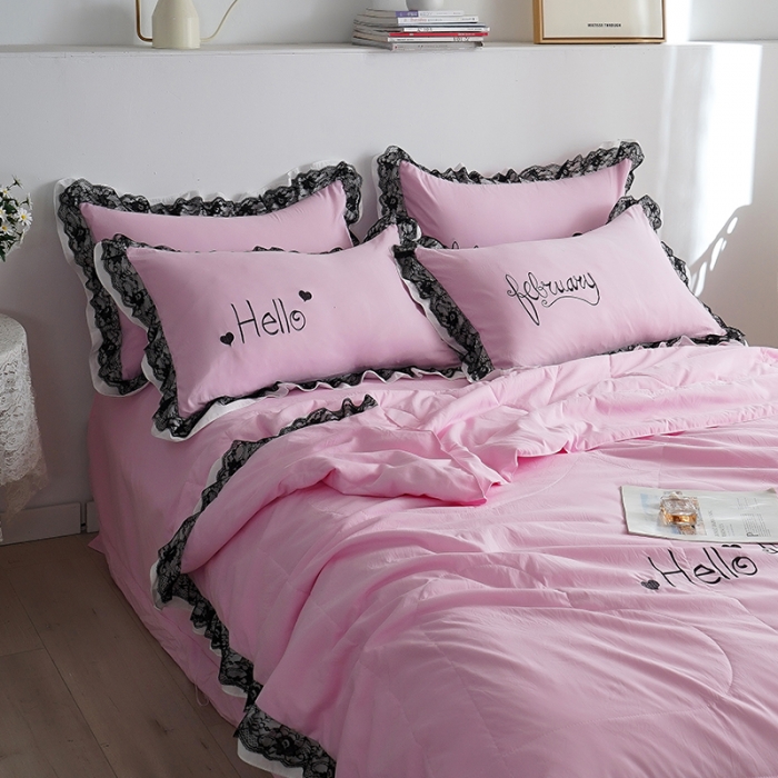 91家纺网 家纺一手货源 找家纺 骏腾家纺 2022新款水洗棉夏被四件套蕾丝绣花款美丽-粉色