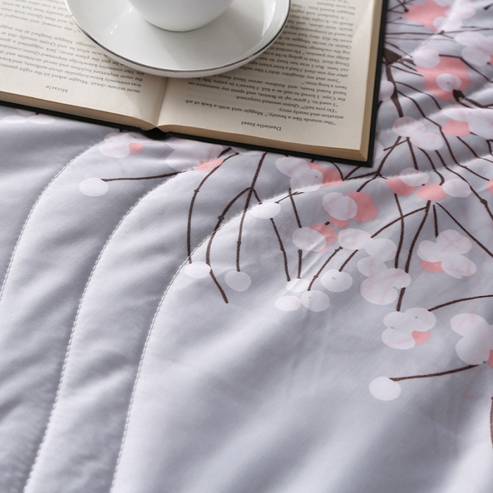 91家纺网 家纺一手货源 找家纺 卡奥 2020新款双面天丝夏被 蓝白花+动物庄园