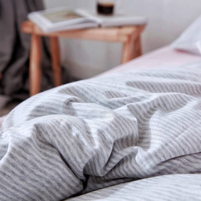 91家纺网 家纺一手货源 找家纺 华超针织 2021新款针织四件套 粉灰细条