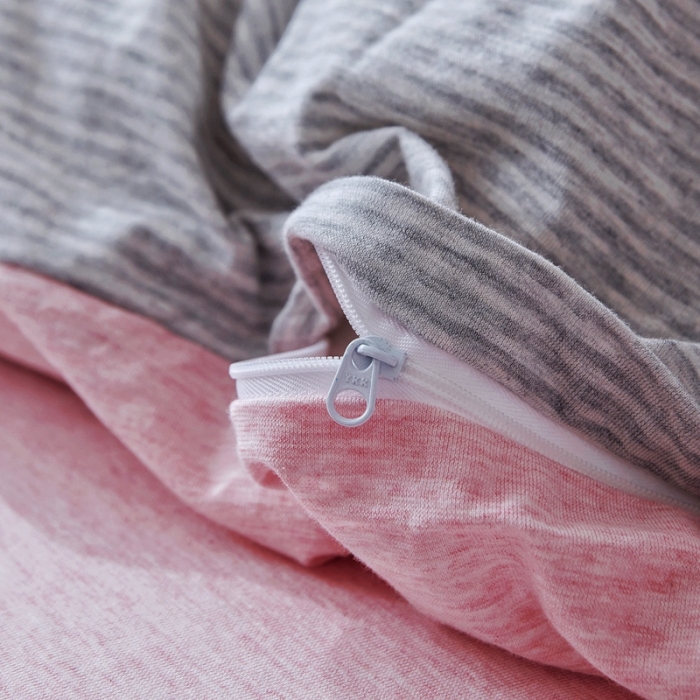 91家纺网 家纺一手货源 找家纺 华超针织 2021新款针织四件套 粉灰细条