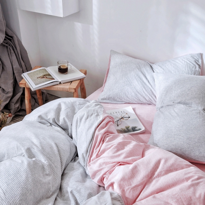 91家纺网 家纺一手货源 找家纺 华超针织 2021新款针织四件套 粉灰细条