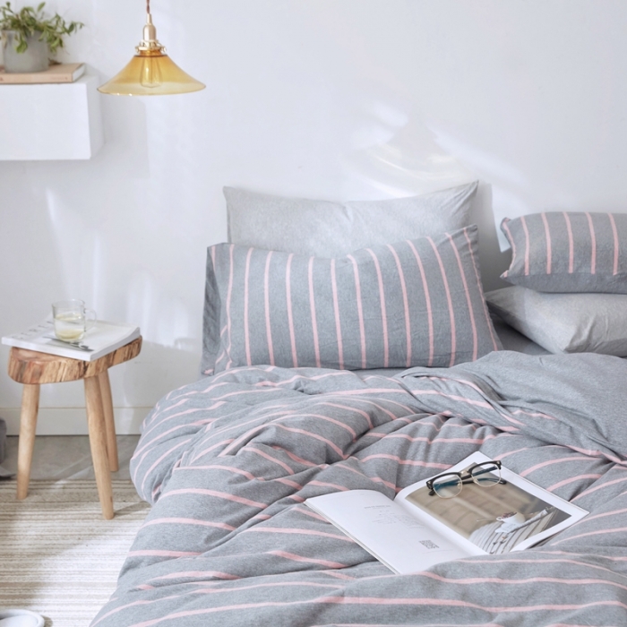 91家纺网 家纺一手货源 找家纺 华超针织 2021新款针织四件套 灰粉宽条