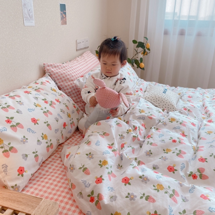 91家纺网 家纺一手货源 找家纺 沐棉 2020新款全棉13370四件套模特图 小草莓