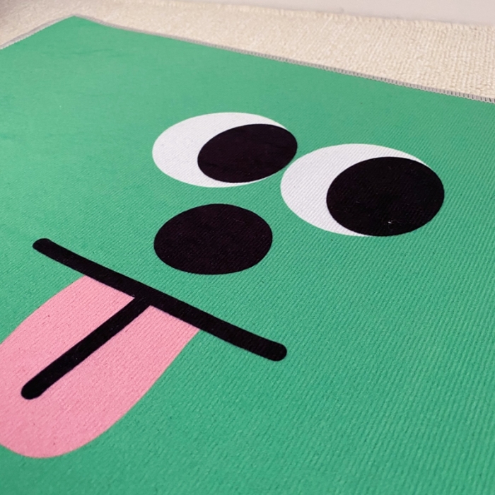 91家纺网 家纺一手货源 找家纺 星期八 2020新款ins卡通地垫 绿色表情