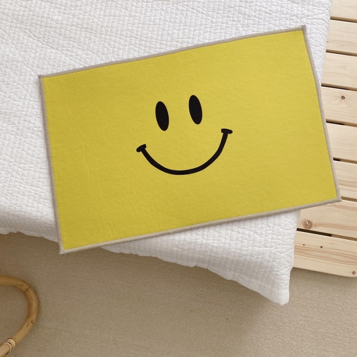 91家纺网 家纺一手货源 找家纺 星期八 2020新款ins卡通地垫 笑脸