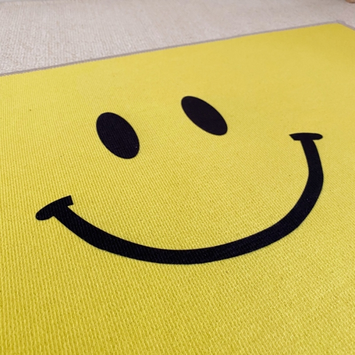 91家纺网 家纺一手货源 找家纺 星期八 2020新款ins卡通地垫 笑脸