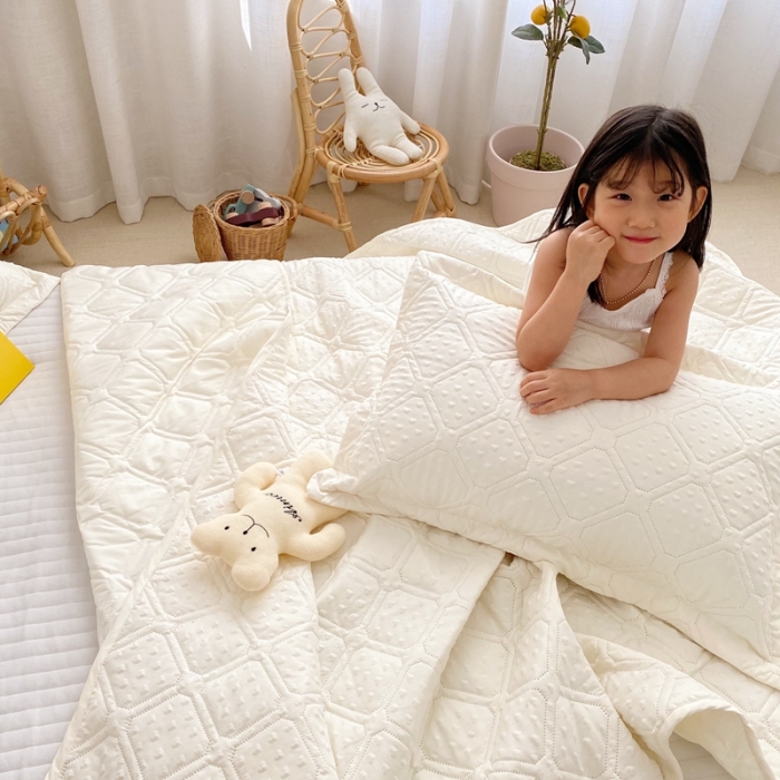 91家纺网 家纺一手货源 找家纺 星期八 2020新款爱心泡泡夏被三件套 鹅黄