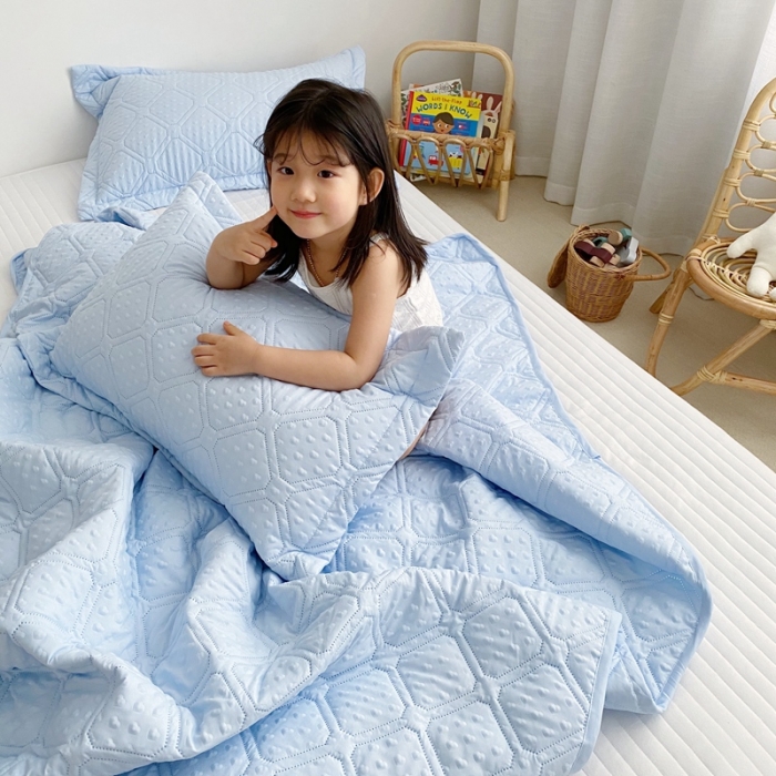 91家纺网 家纺一手货源 找家纺 星期八 2020新款爱心泡泡夏被三件套 天空蓝