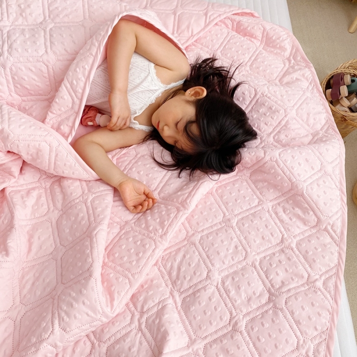 91家纺网 家纺一手货源 找家纺 星期八 2020新款爱心泡泡夏被三件套 樱花粉