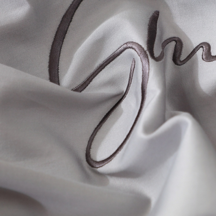 91家纺网 家纺一手货源 找家纺 全棉纯棉60S贡缎长绒棉绣花四件套纯色双拼色60支刺绣奥丁灰