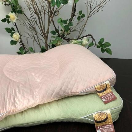 91家纺网 家纺一手货源 找家纺 剑桥枕业 2020新款纯荞麦枕头弧形护颈护肩夏季枕 粉色一个