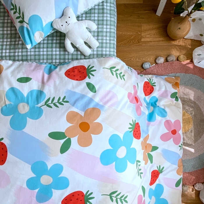 91家纺网 家纺一手货源 找家纺 星期八 2020新款全棉13070亲子四件套系列 草莓花花